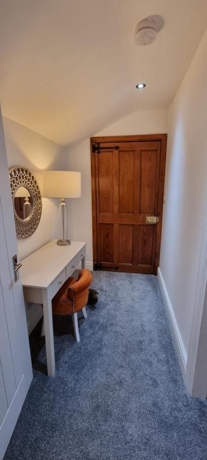 Modern And Spacious 2 Bedroom Apartment With Free Parking Llansantffraid Llansantffraid Glyn Ceiriog Exterior foto