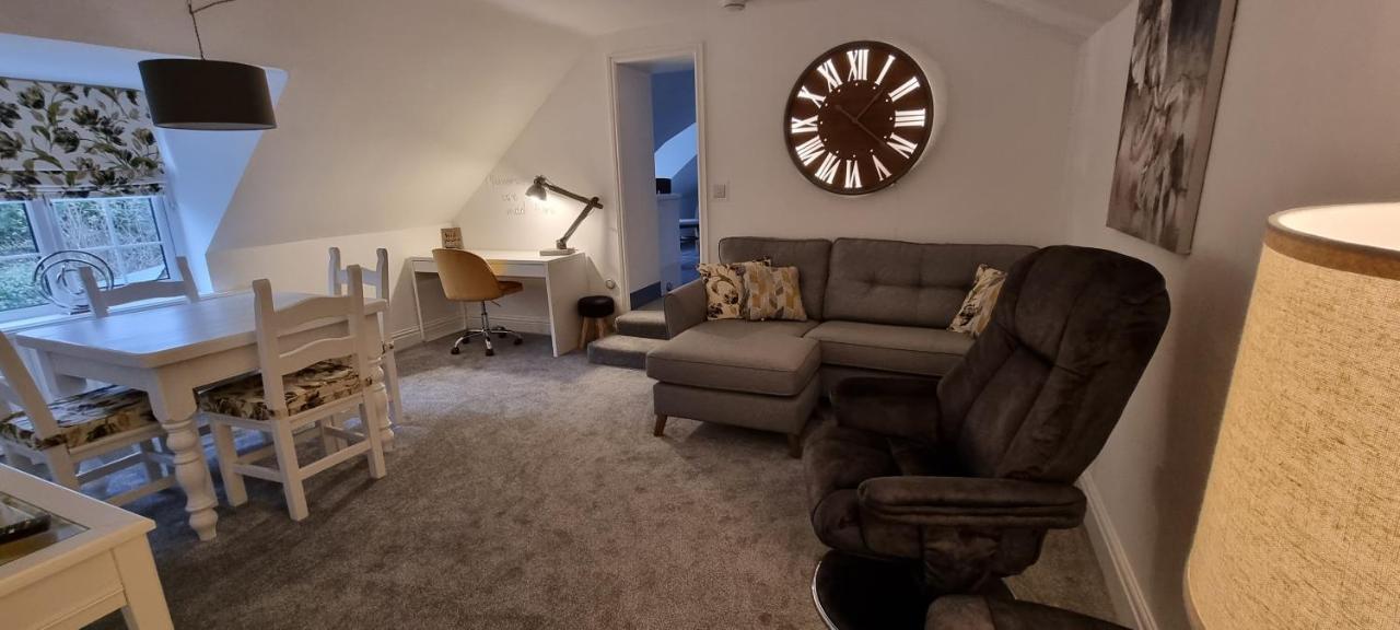 Modern And Spacious 2 Bedroom Apartment With Free Parking Llansantffraid Llansantffraid Glyn Ceiriog Exterior foto